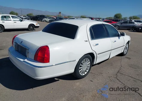 2006 Lincoln Town Car Signature Limited из США, поврежденный, VIN 1LNHM82V86Y622494